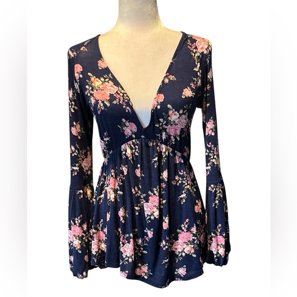 Altar'd State Tops - Altar'd State Navy Blue Floral V-Neck Women's Top Whimsical Fairy Size Medium